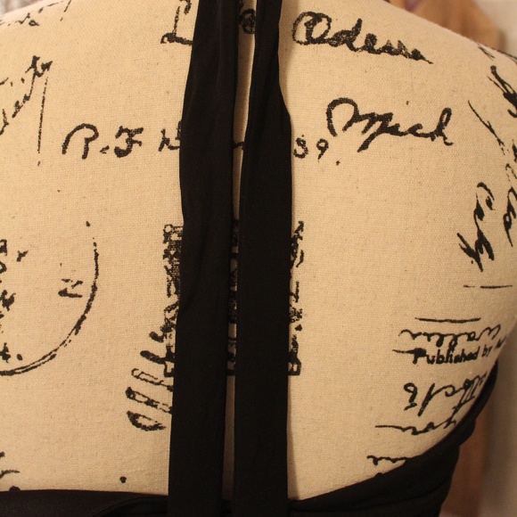 🔥REDUCED 🔥 NWT Signature by Sangria Handkerchief Halter Dress - Picture 4 of 4